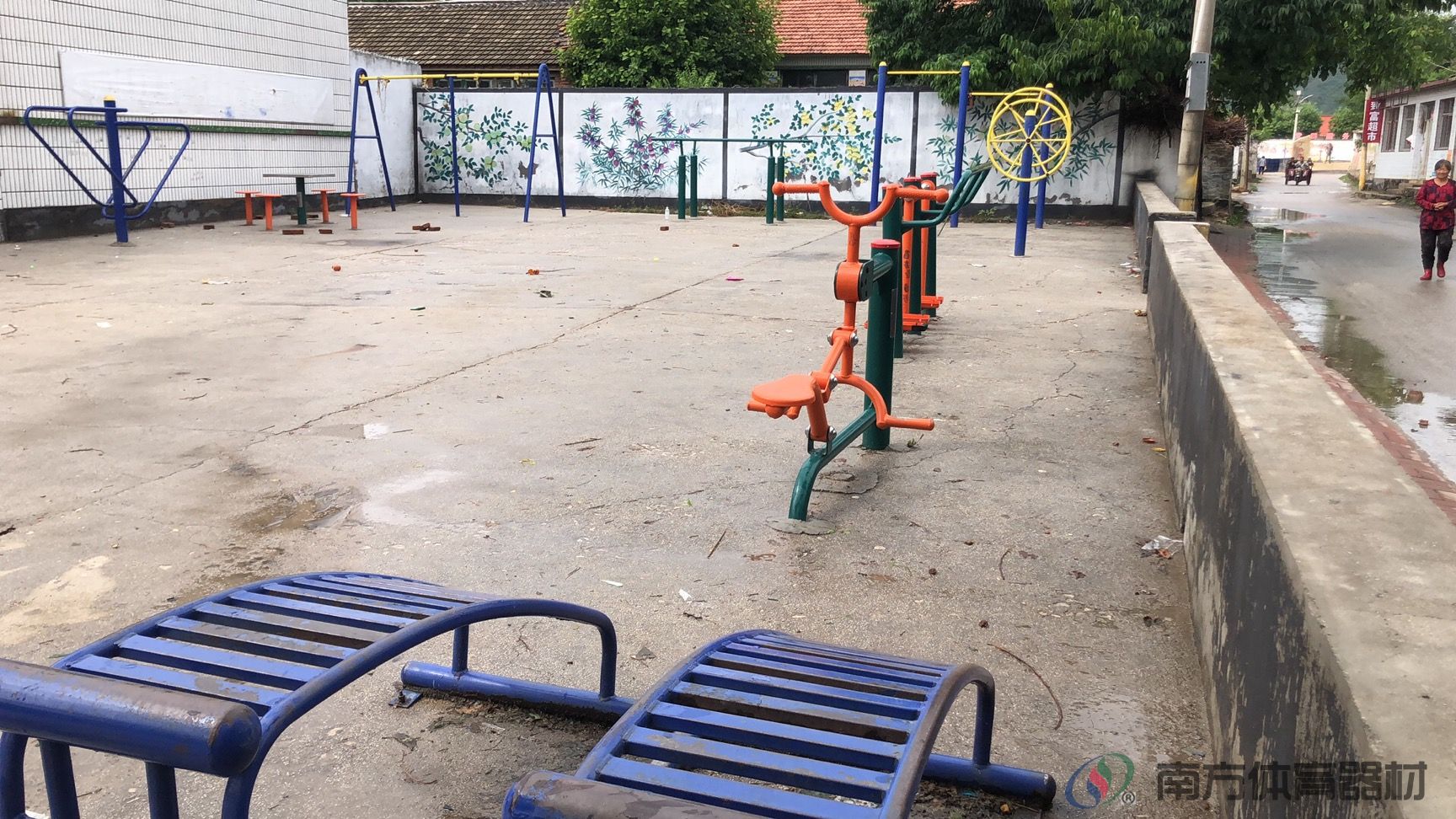 丁各庄村健身广场2